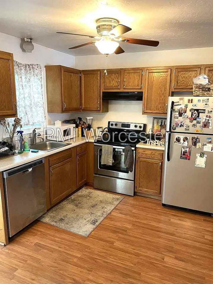 26 Proctor St #D - Photo 4 of 17