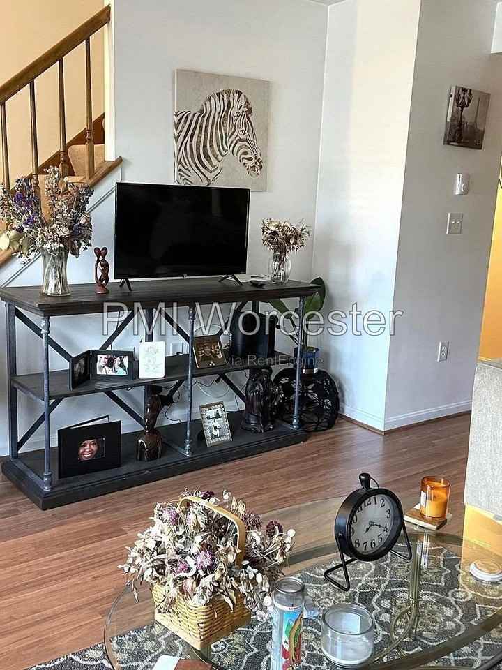 26 Proctor St #D - Photo 6 of 17