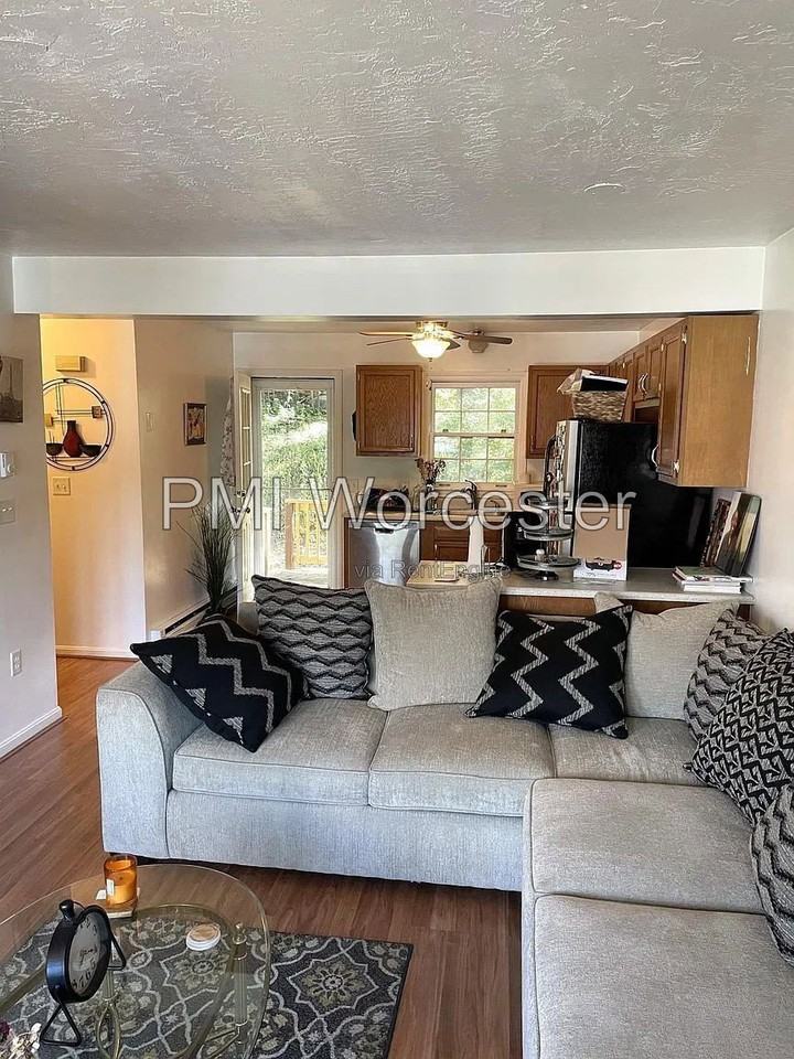 26 Proctor St #D - Photo 7 of 17