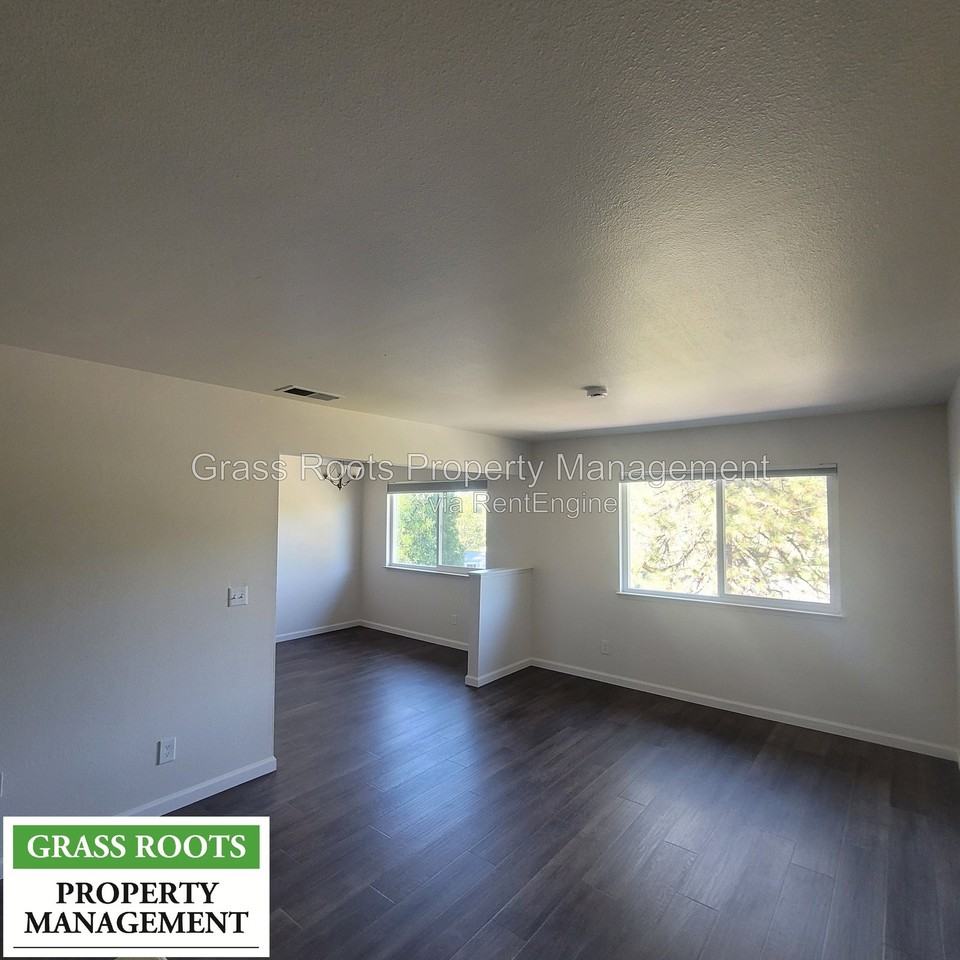 125 Presley Way #E - Photo 2 of 5