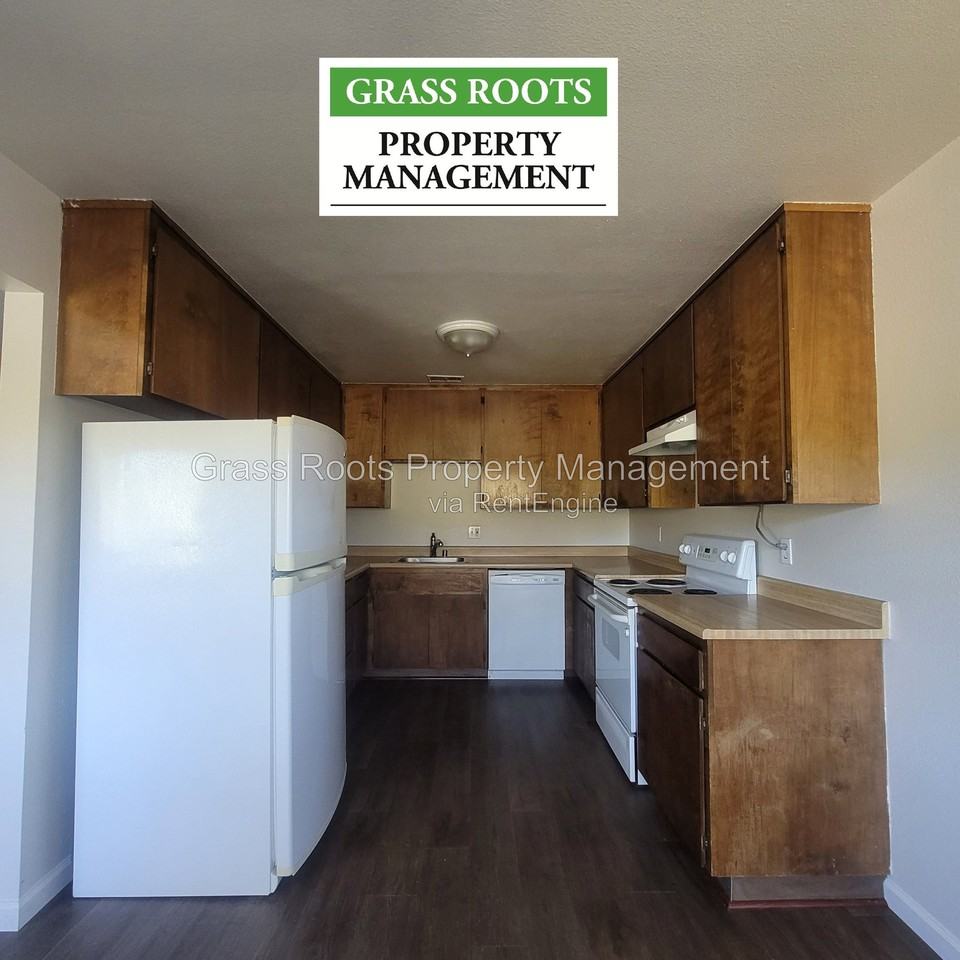 125 Presley Way #E - Photo 3 of 5