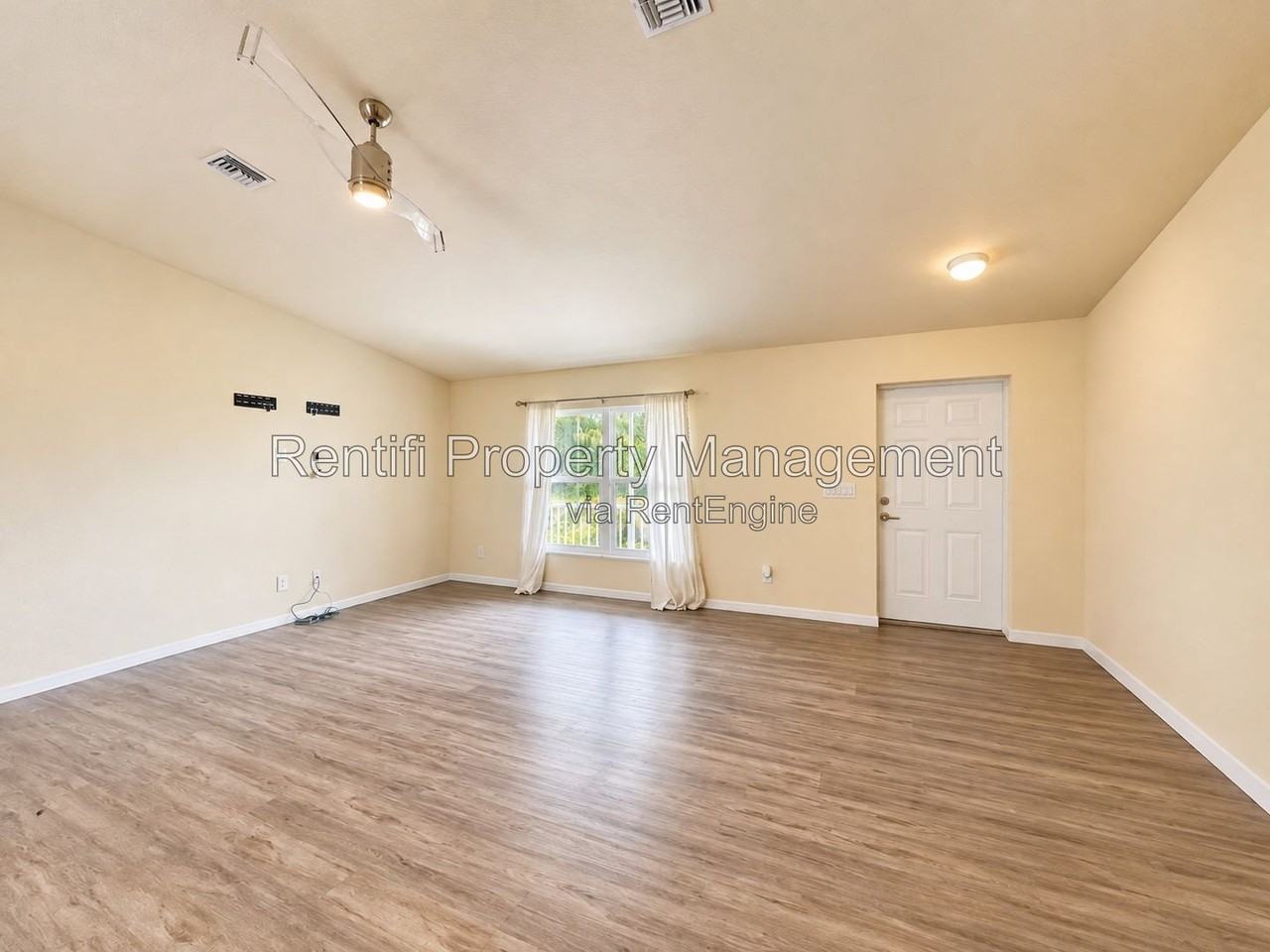 5059 N Peachtree Cir - Photo 3 of 20