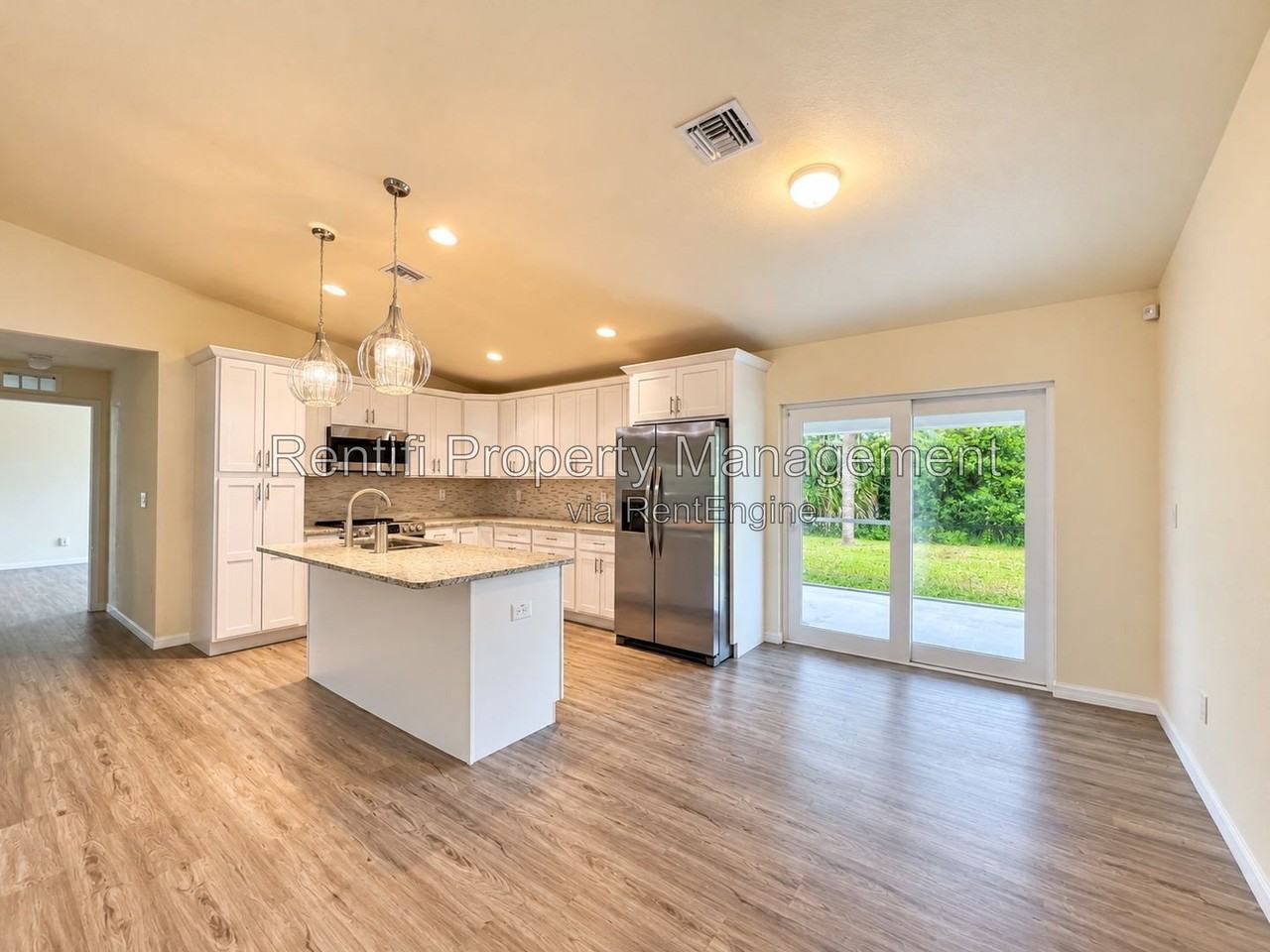 5059 N Peachtree Cir - Photo 5 of 20