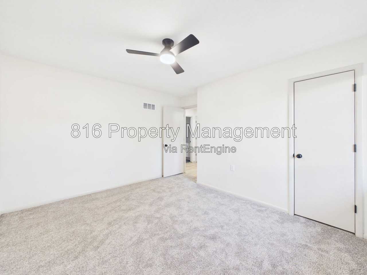 7915 Grandview St - Photo 2 of 17