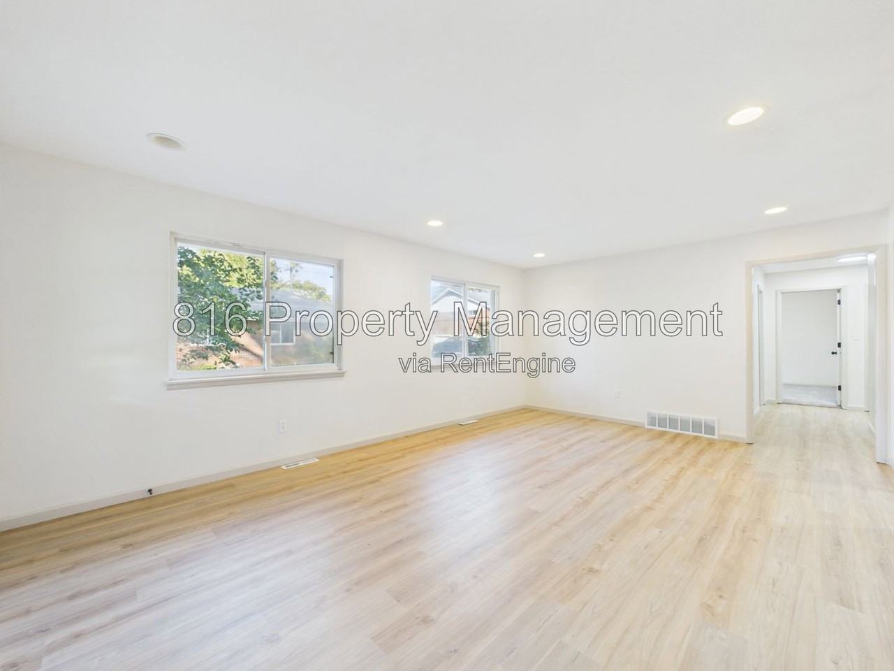 7915 Grandview St - Photo 4 of 17