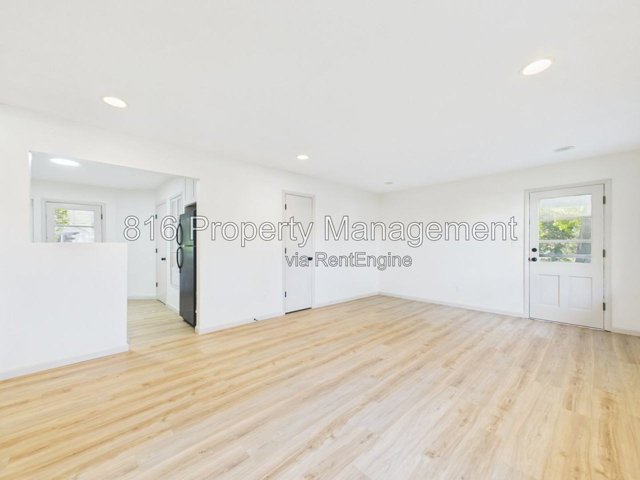 7915 Grandview St - Photo 6 of 17