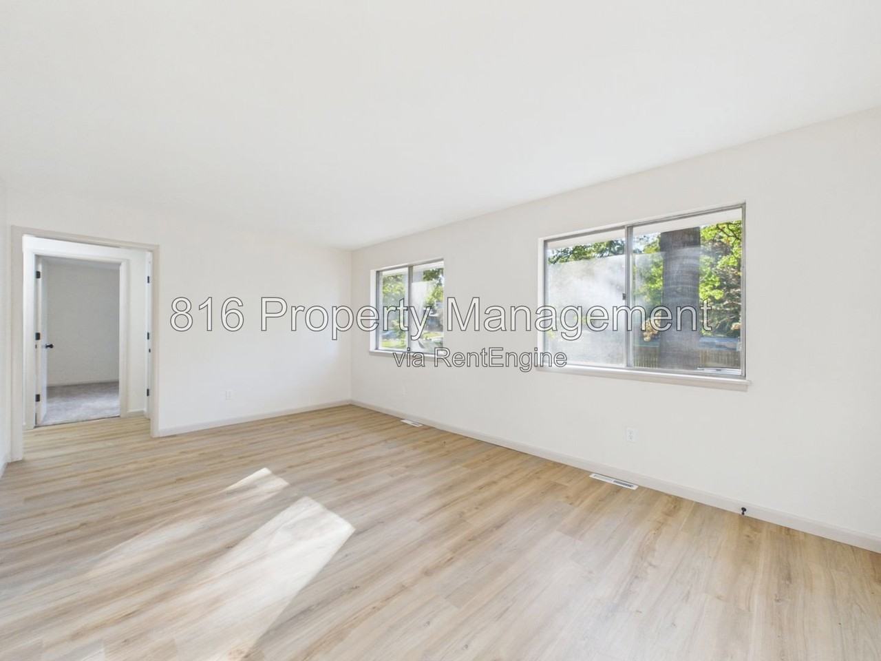 7913 Grandview St - Photo 2 of 19