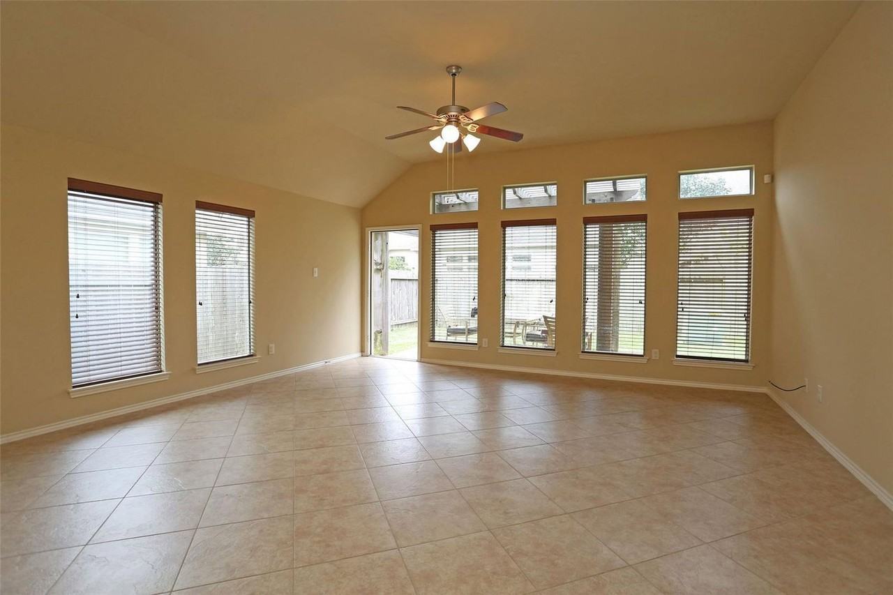 3107 Crystal Cascade Ln - Photo 3 of 26