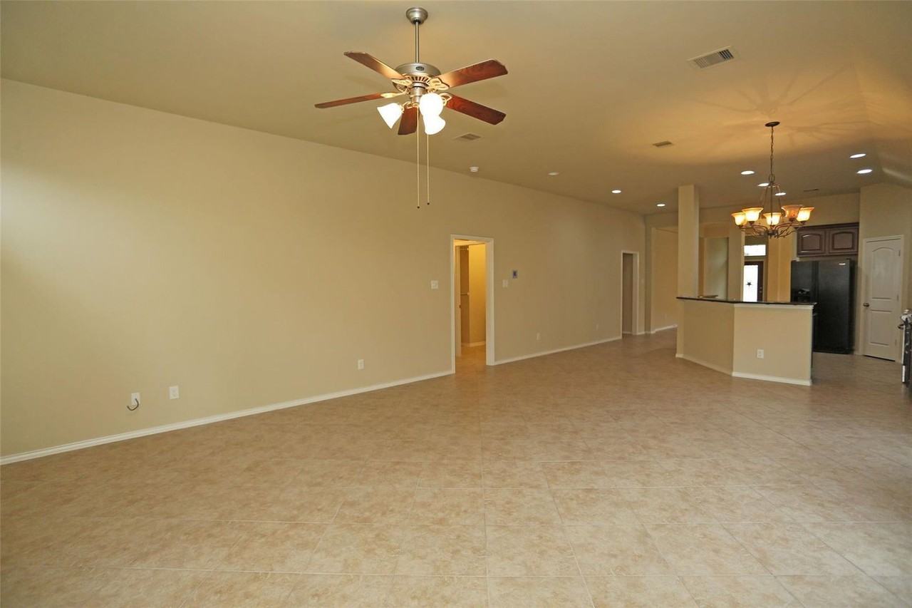 3107 Crystal Cascade Ln - Photo 5 of 26