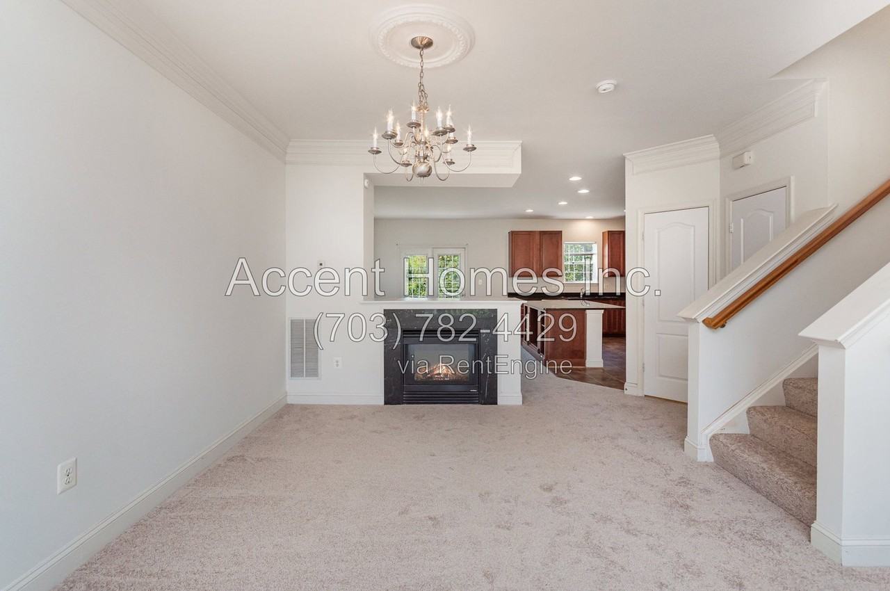 2562 Basin View Ln - Photo 4 of 33