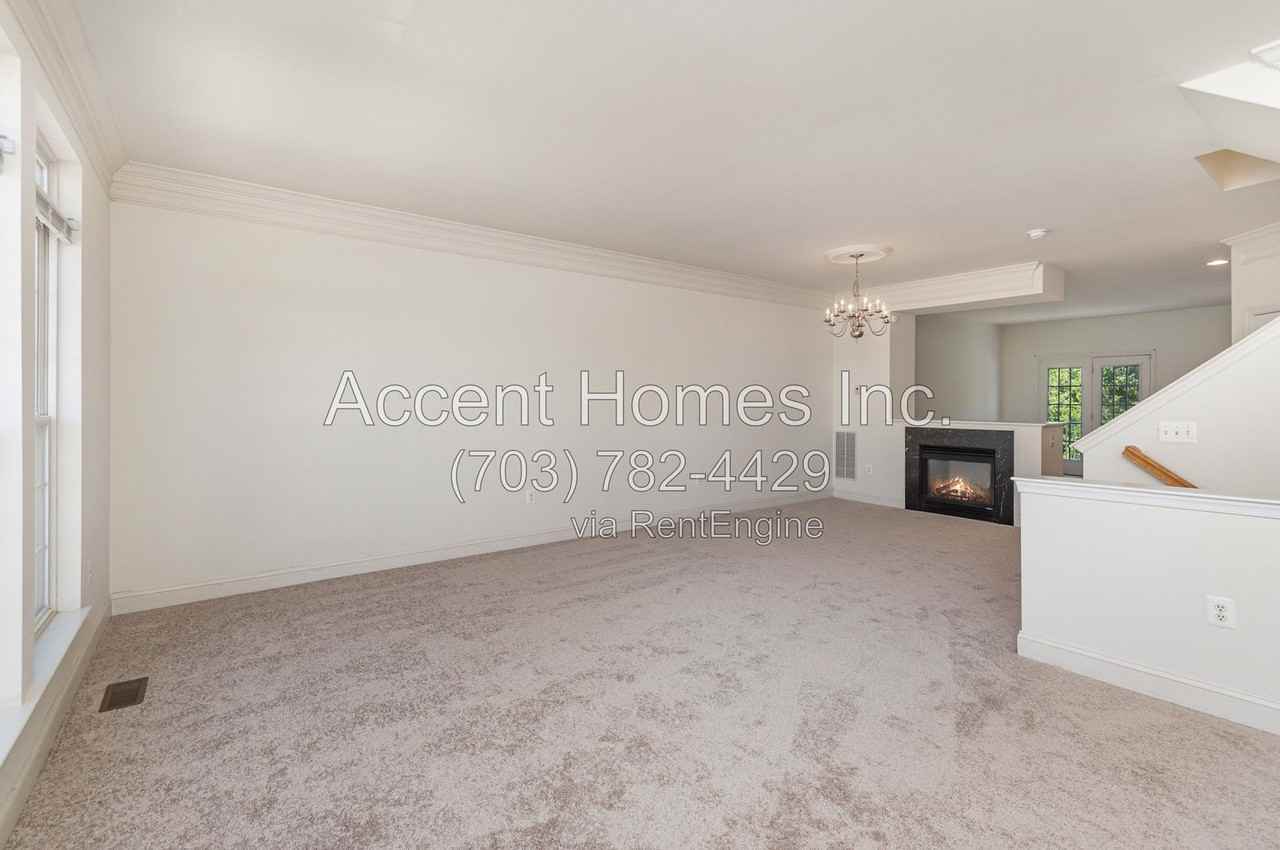 2562 Basin View Ln - Photo 5 of 33
