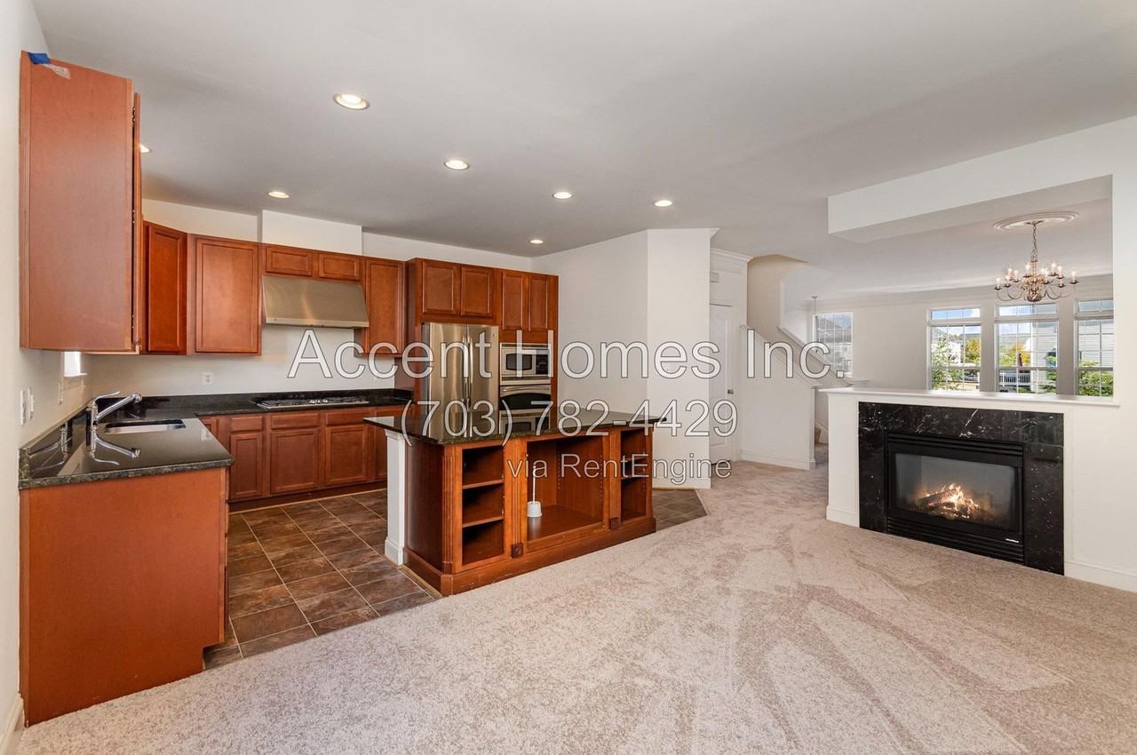 2562 Basin View Ln - Photo 7 of 33