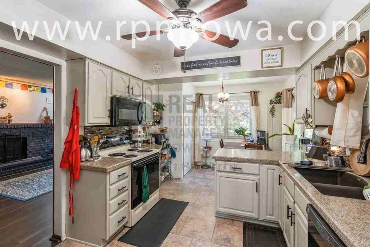 2815 Woodland Ave - Photo 4 of 16