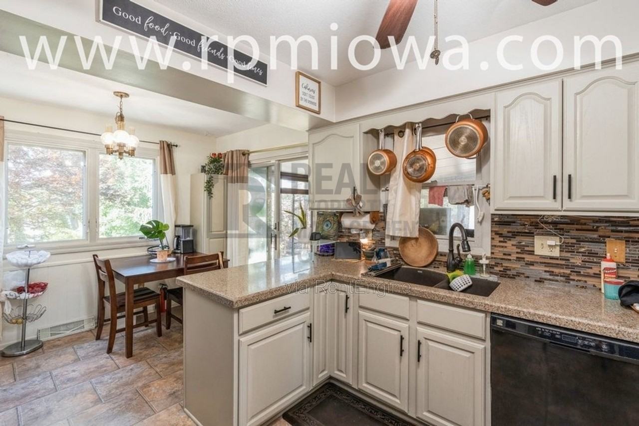 2815 Woodland Ave - Photo 5 of 16