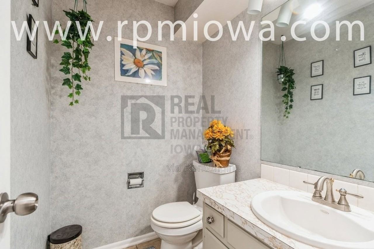 2815 Woodland Ave - Photo 7 of 16