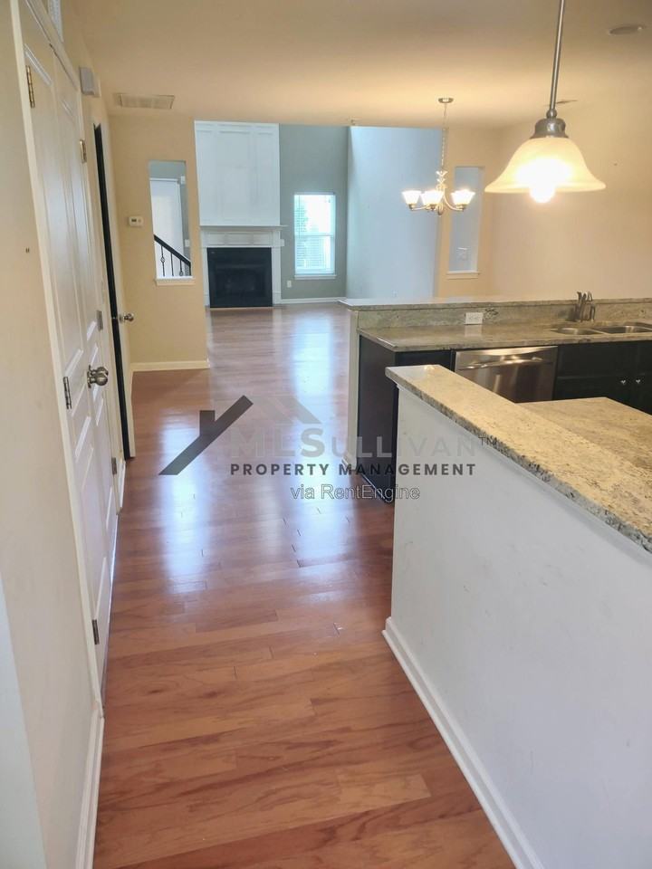 2004 Bartlett Cir - Photo 2 of 13