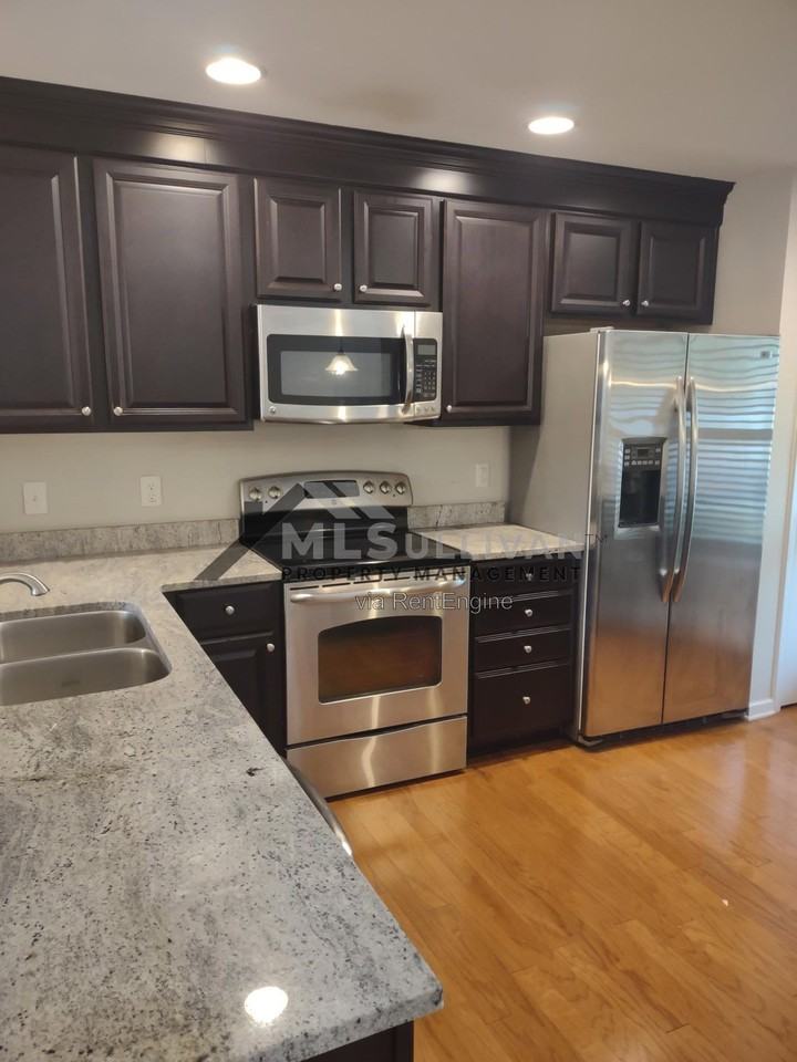 2004 Bartlett Cir - Photo 3 of 13