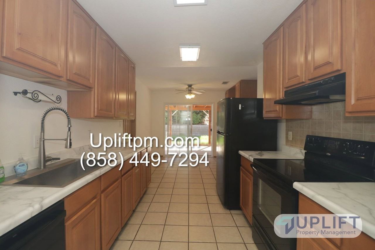 6931 Ballinger Ave - Photo 3 of 11