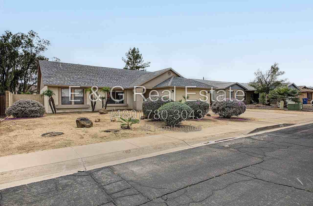 915 W Diamond Dr - Photo 2 of 37