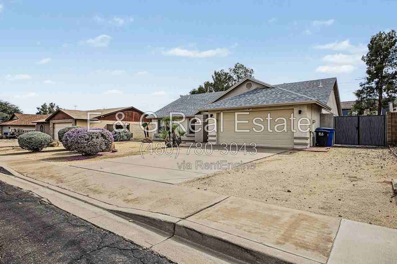 915 W Diamond Dr - Photo 4 of 37