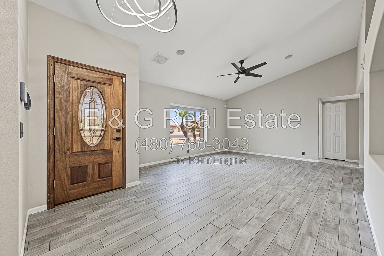 915 W Diamond Dr - Photo 6 of 37