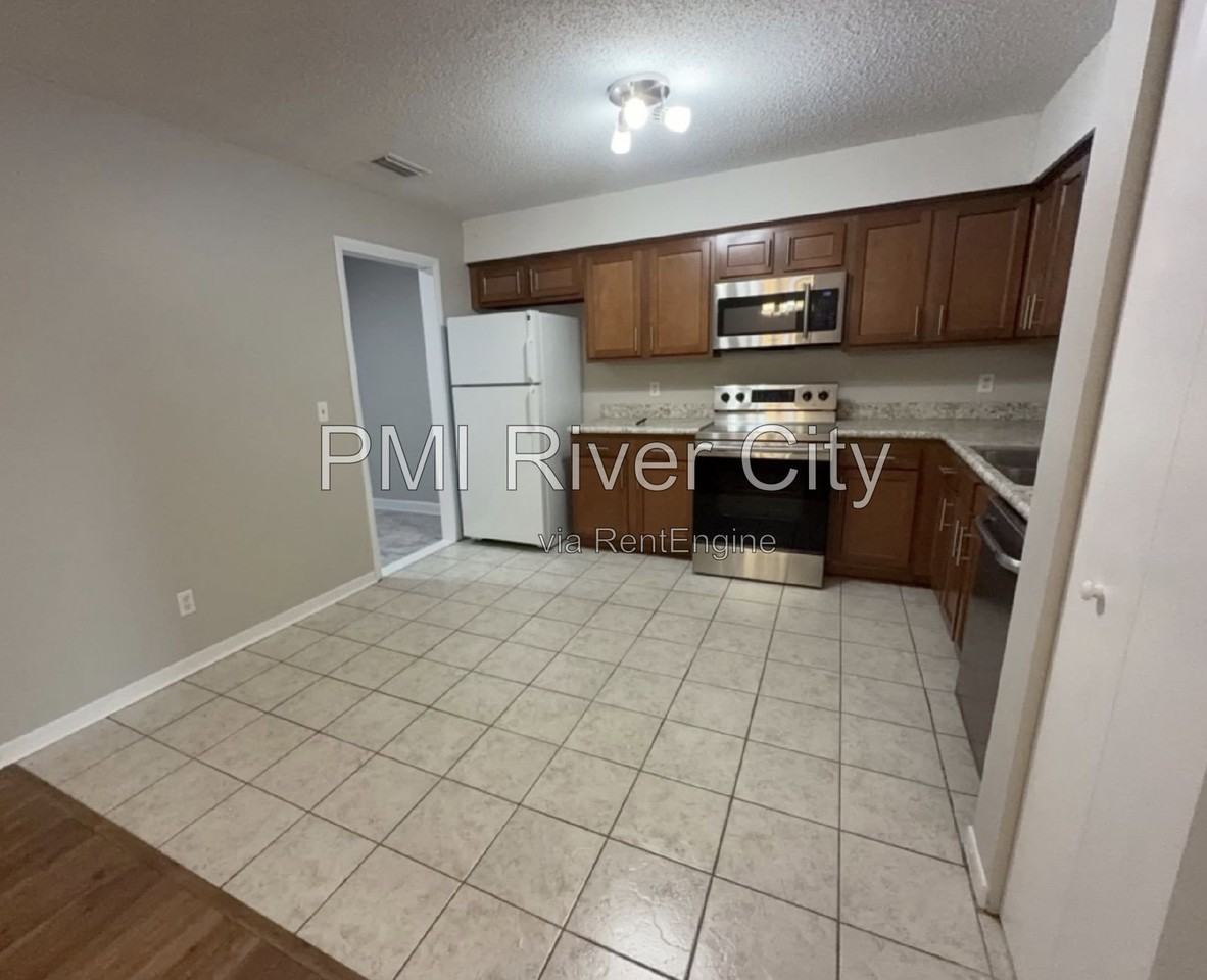 3805 Mandarin Woods Dr N - Photo 2 of 23