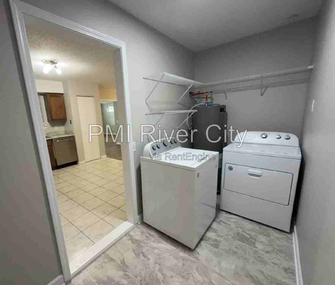 3805 Mandarin Woods Dr N - Photo 4 of 23