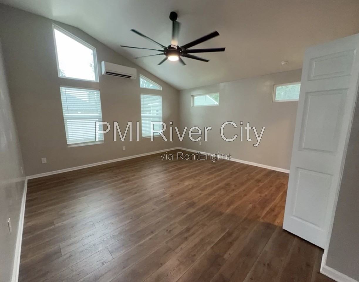 3805 Mandarin Woods Dr N - Photo 5 of 23