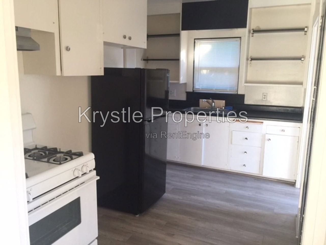 1621 Napa St - Photo 6 of 15