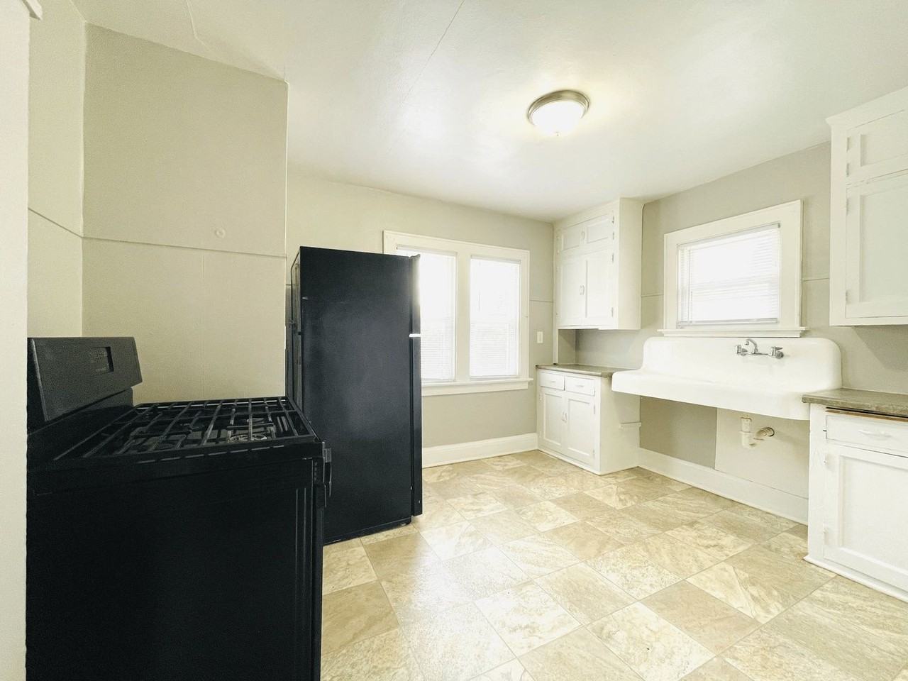 3014 N 57th St - Photo 3 of 7