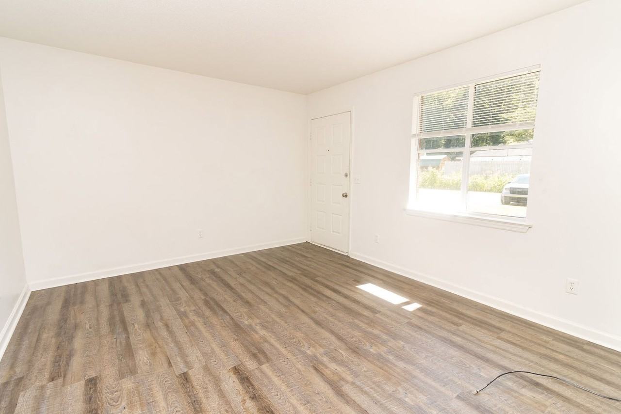72 Nicole Ln - Photo 2 of 9