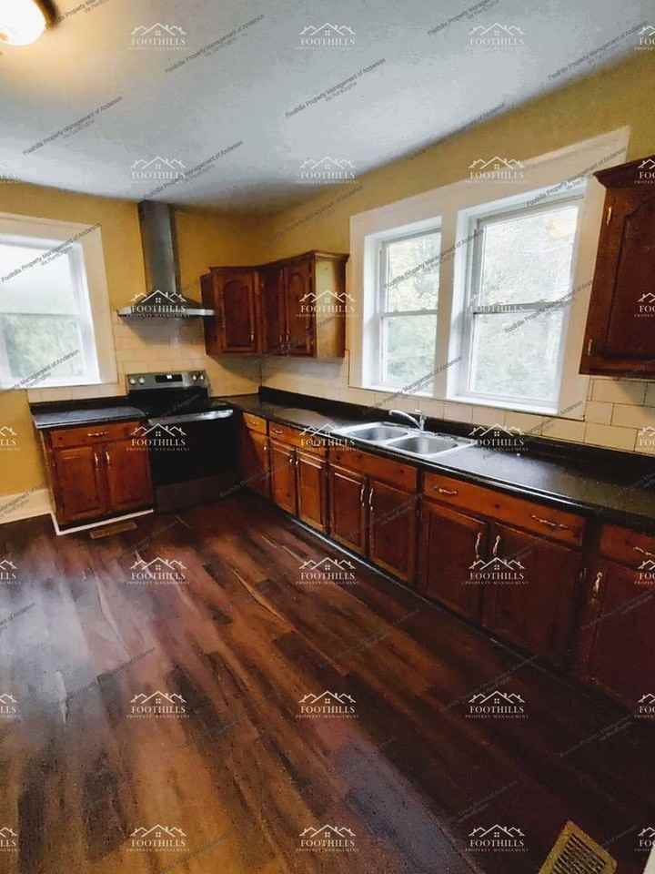 209 Oak Dr - Photo 3 of 19