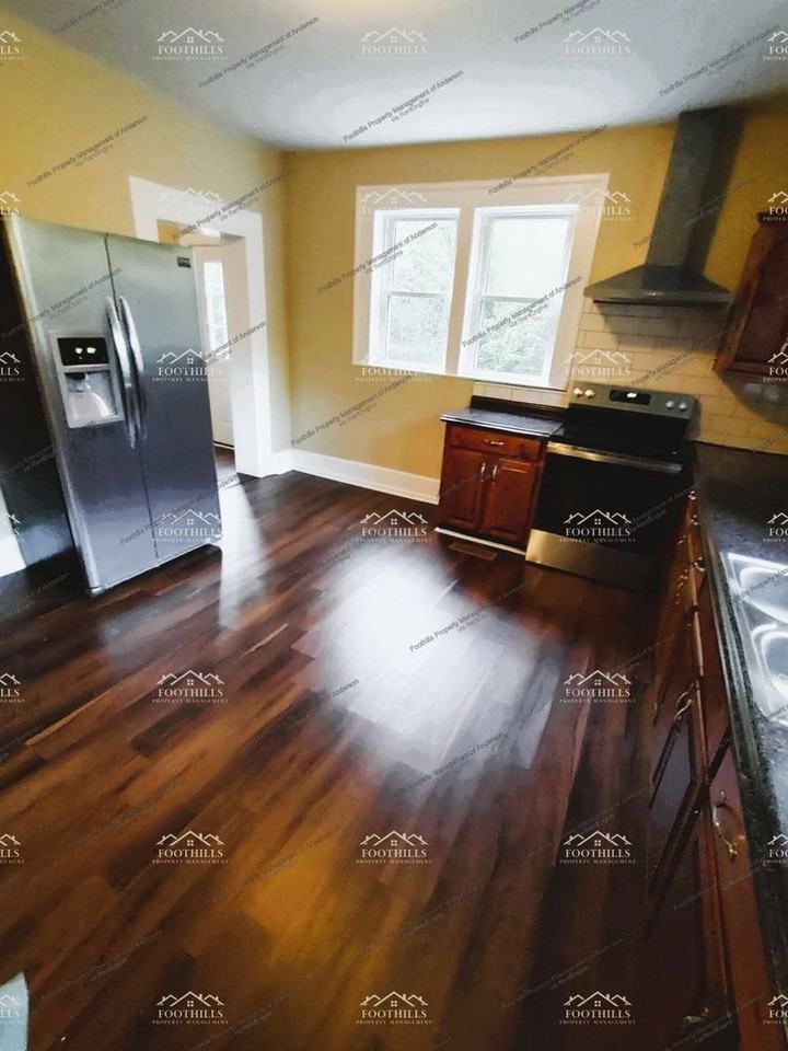 209 Oak Dr - Photo 4 of 19