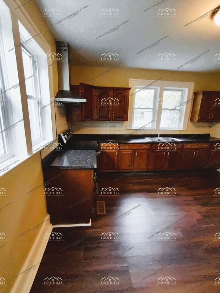 209 Oak Dr - Photo 5 of 19
