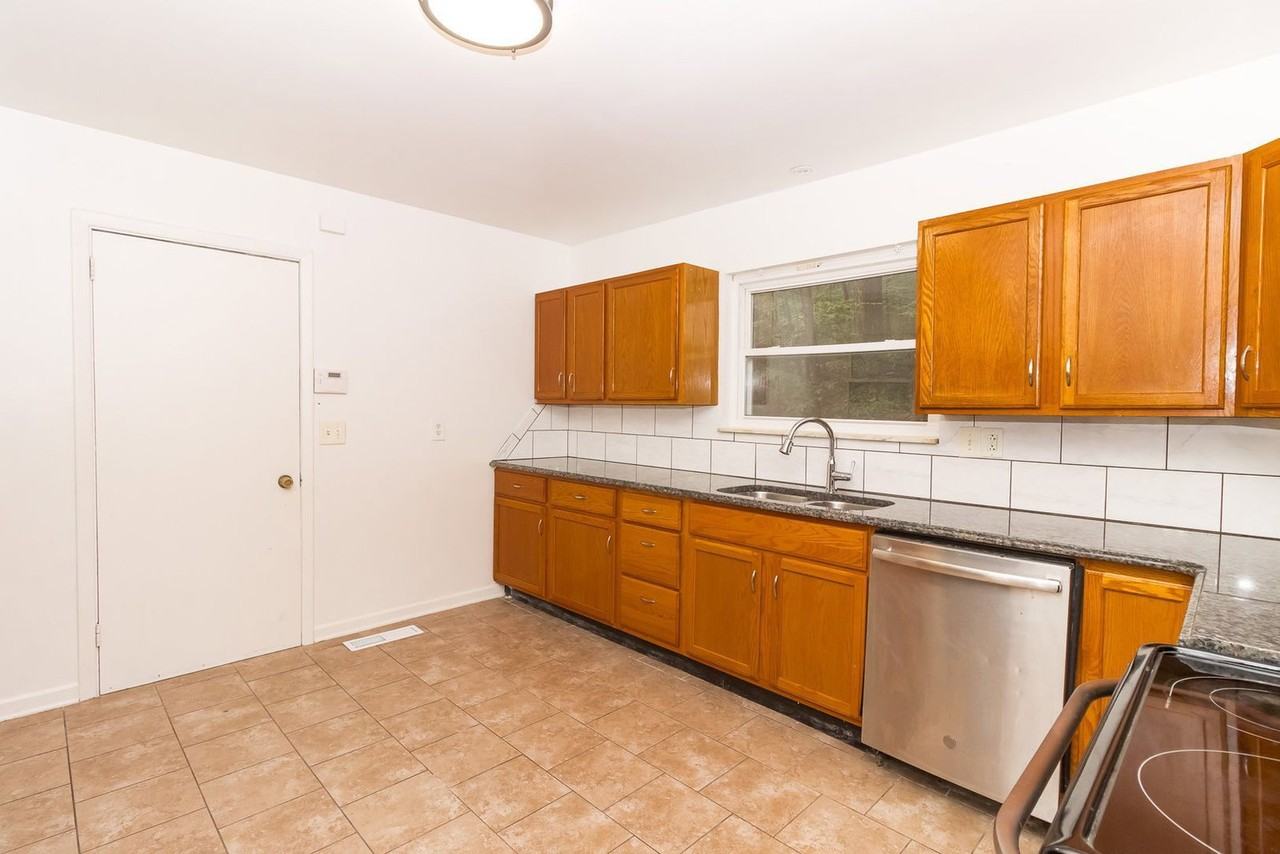 1828 Dogwood Dr - Photo 4 of 15