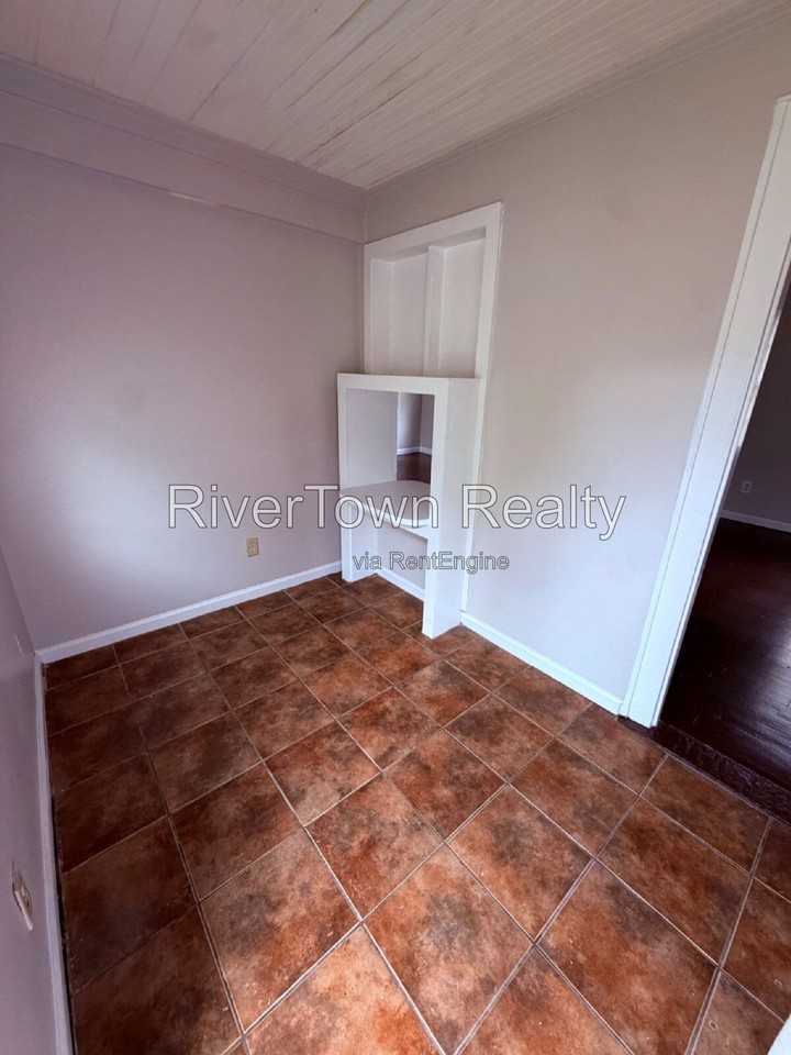 3723 Rhodes Ave - Photo 2 of 11