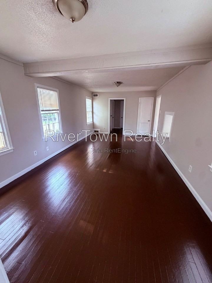 3723 Rhodes Ave - Photo 5 of 11