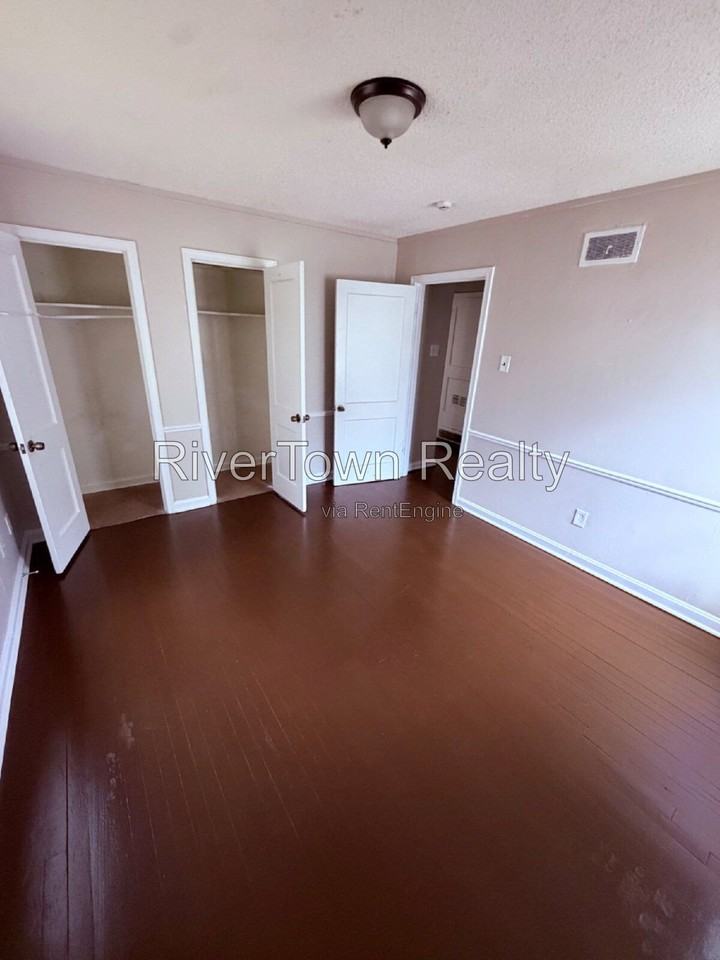 3723 Rhodes Ave - Photo 7 of 11