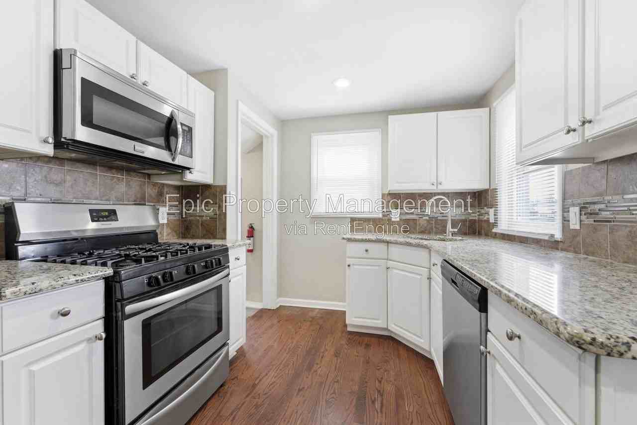 4669 17th St - Photo 2 of 14