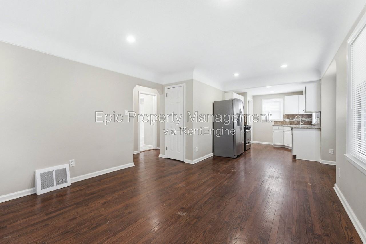 4669 17th St - Photo 4 of 14
