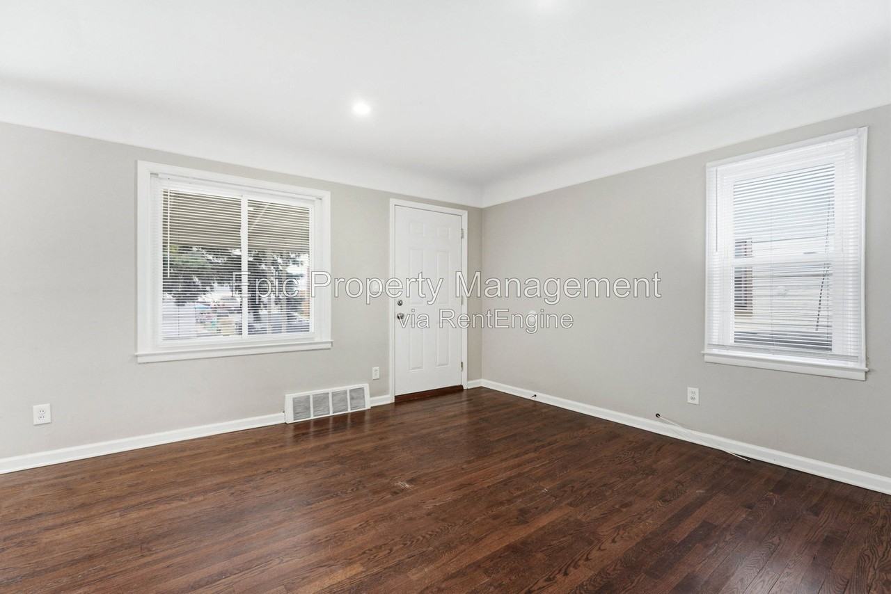 4669 17th St - Photo 6 of 14