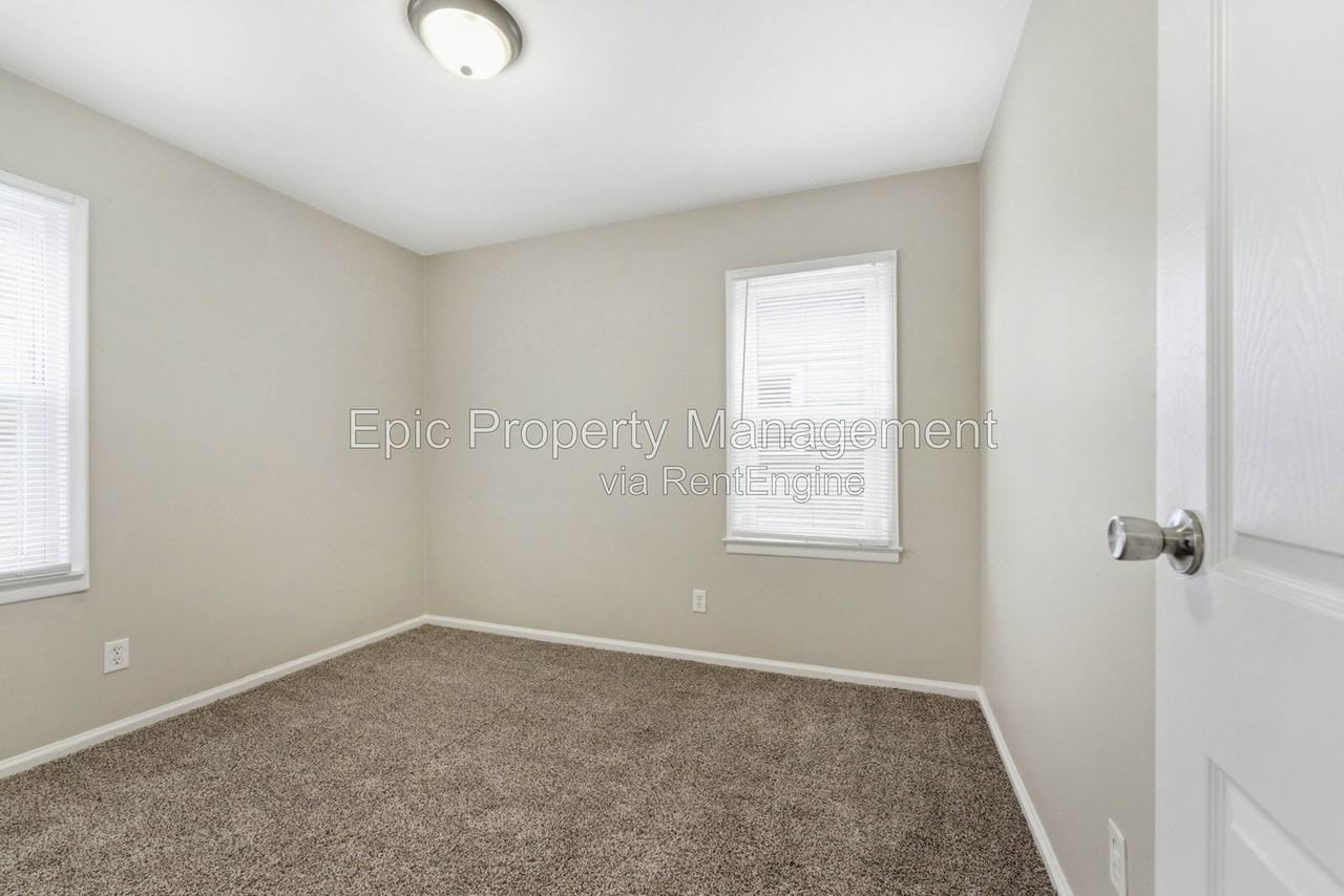 4669 17th St - Photo 7 of 14