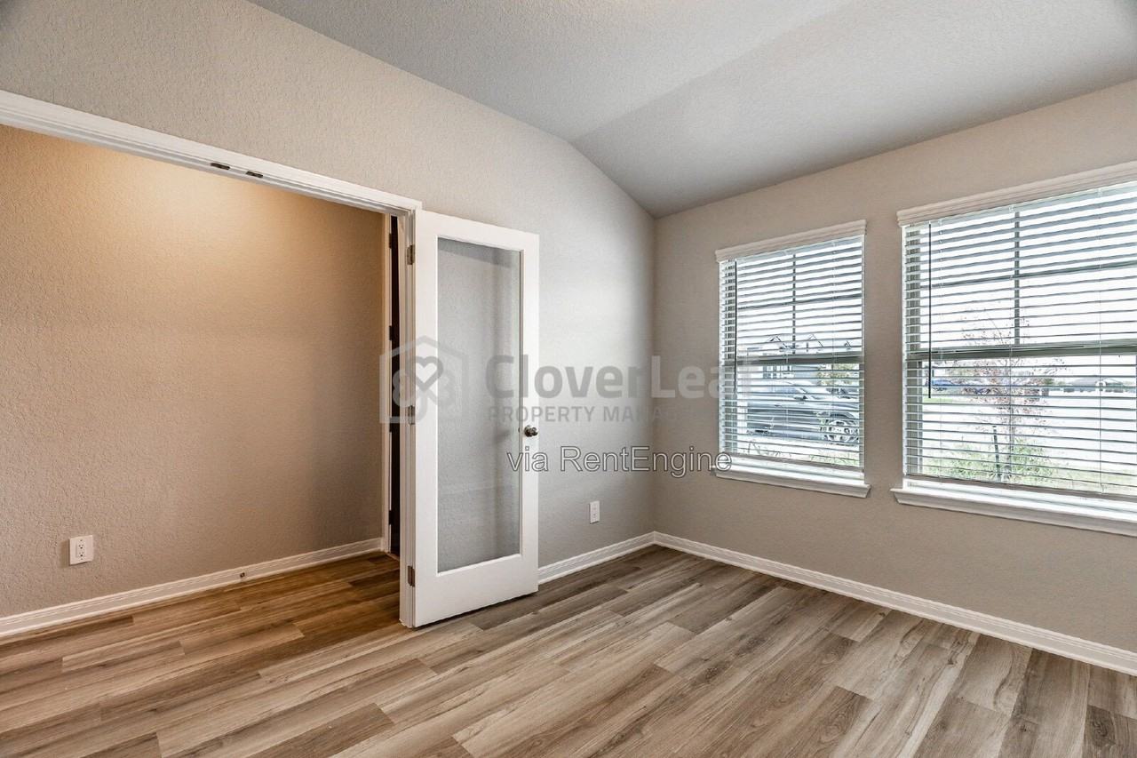 2902 Clemente Way - Photo 7 of 35