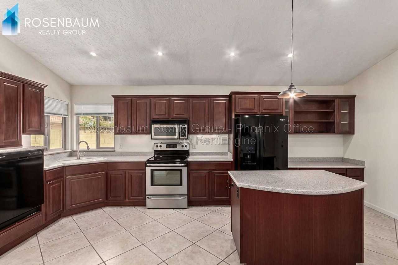 12436 S 38th Pl - Photo 6 of 22