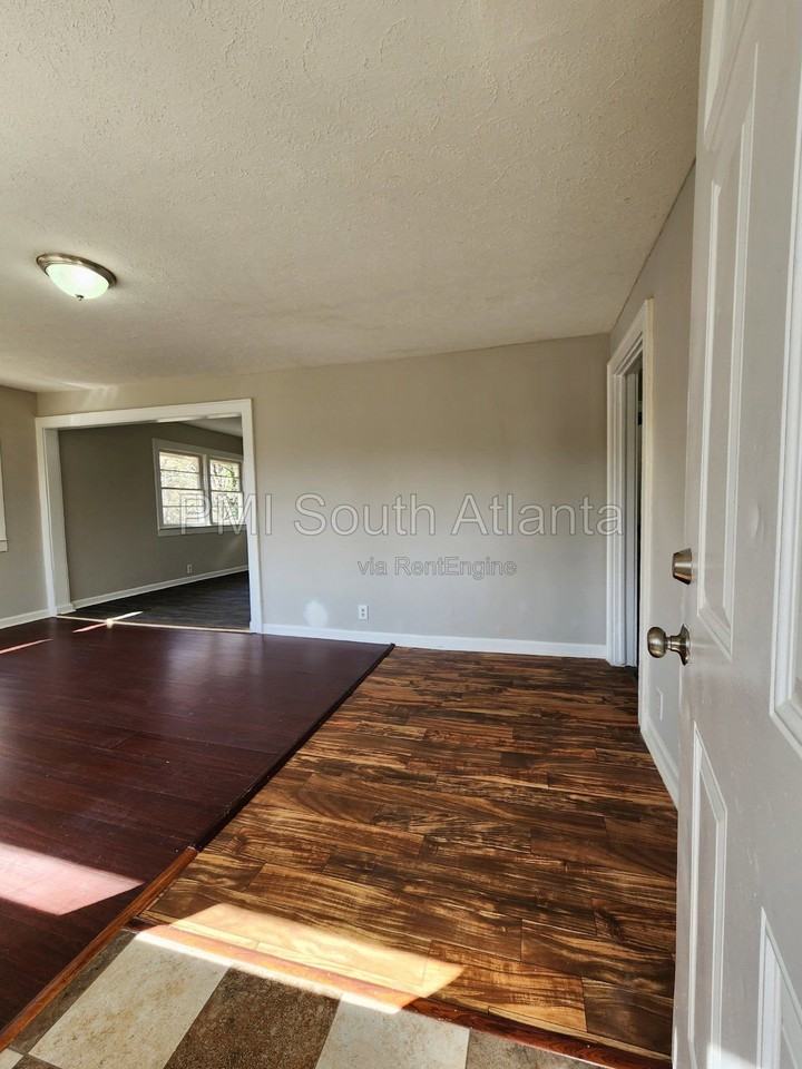 1459 Stockbridge Rd #B - Photo 3 of 36