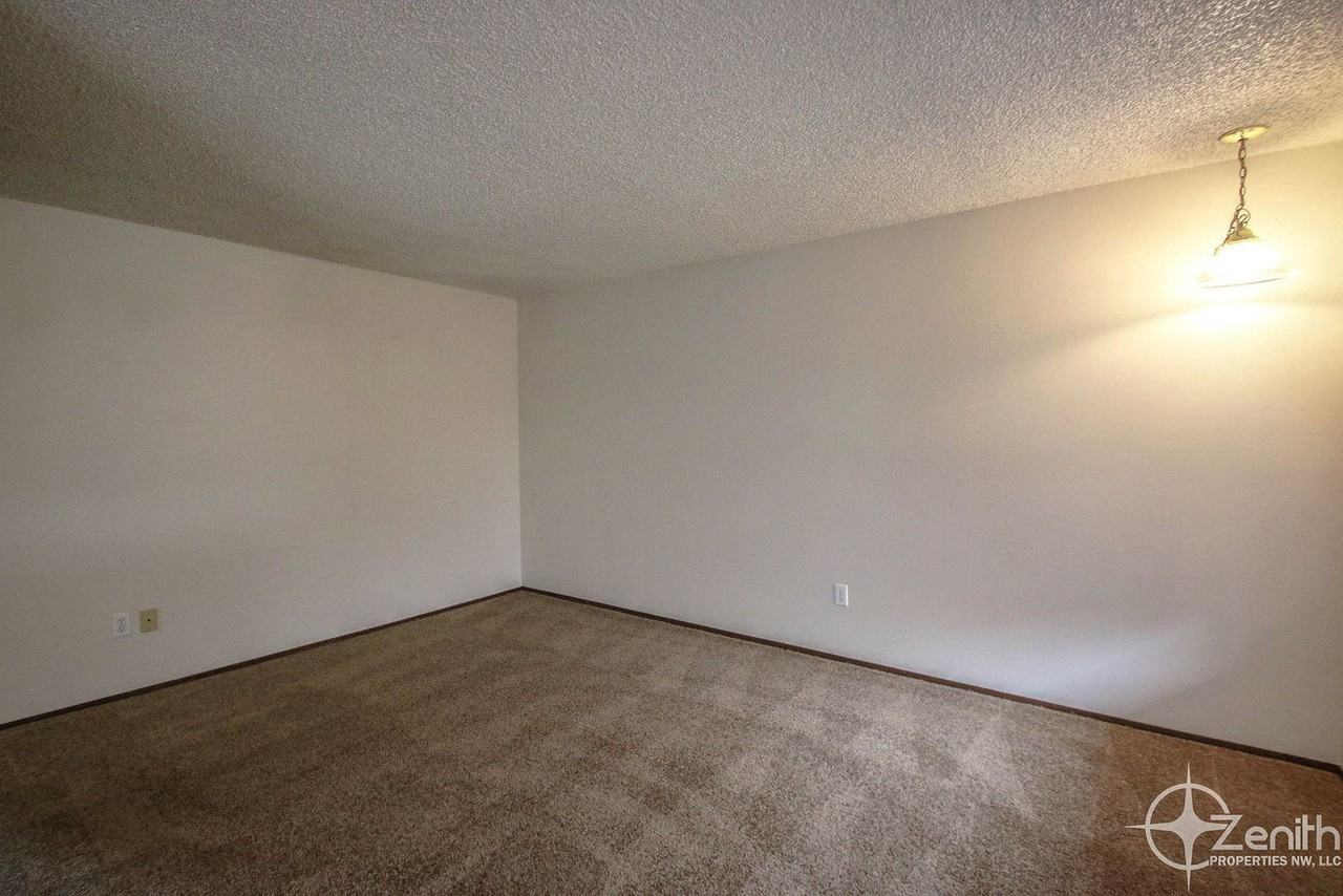 2818 Ne 86th Ave - Photo 2 of 11