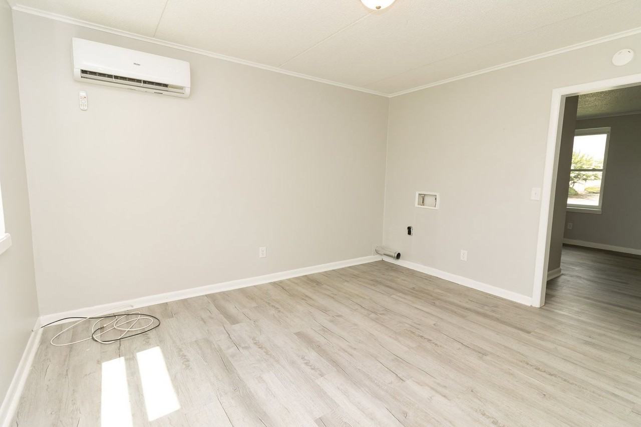 310 Cleveland St #1 - Photo 5 of 13