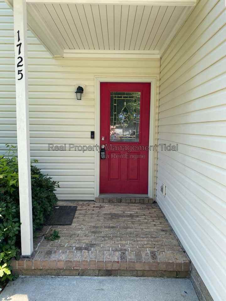 1725 Fisher Ave - Photo 2 of 24