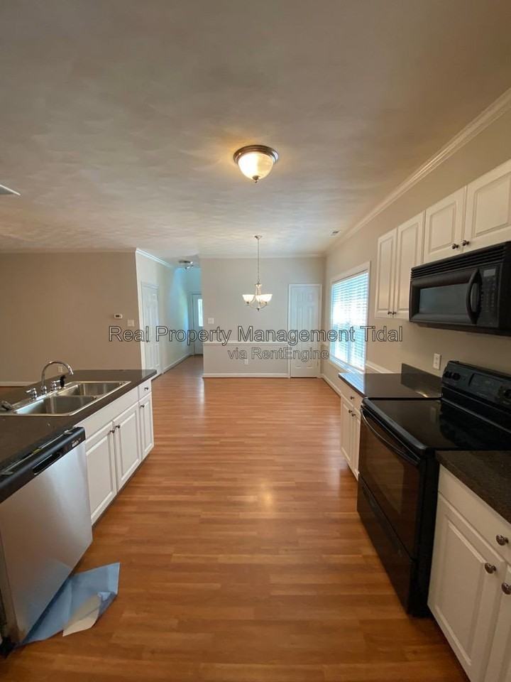 1725 Fisher Ave - Photo 7 of 24