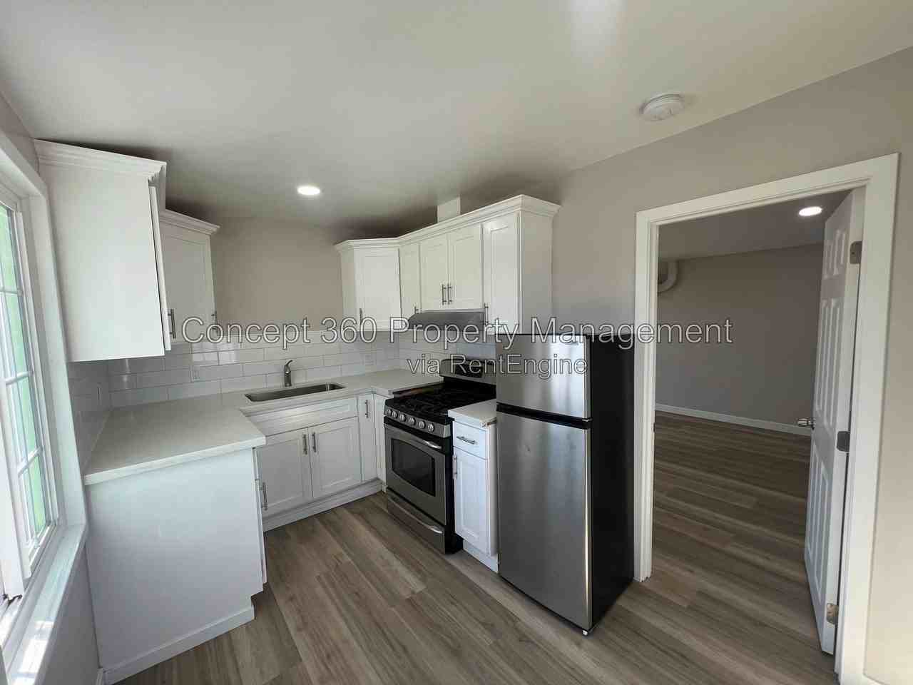 1061 E Market St #B - Photo 7 of 16